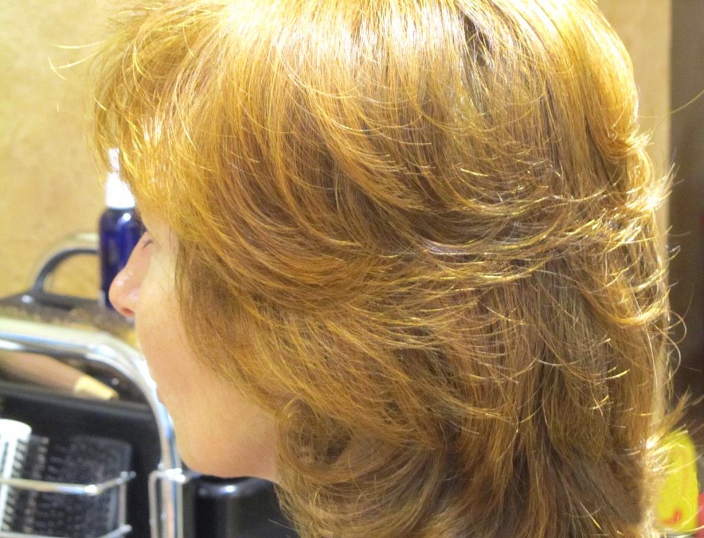 kühler Mittelblondton mit Pastelleffekten